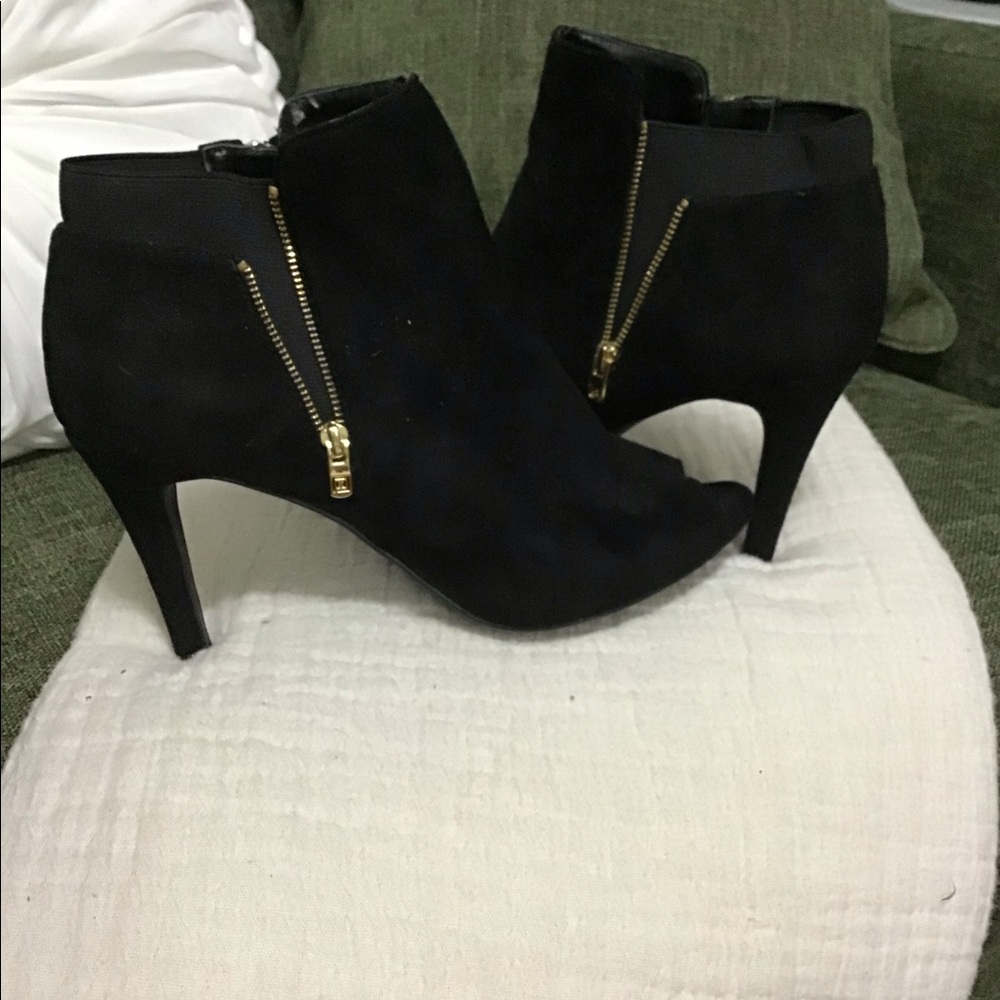 3.5 inch heels with zipper on inside and gold decor zipper on outside.